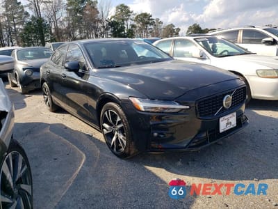 Czwarte zdjęcie samochodu z boku: 2023 VOLVO S60 PLUS VIN:7JRL12FL3PG244655 - miniatura