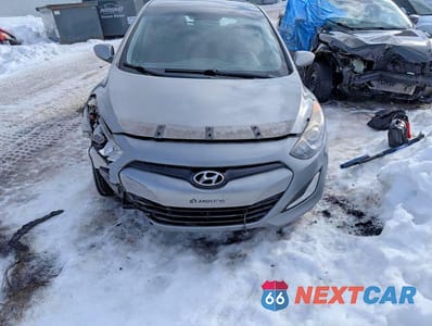Piąte zdjęcie samochodu w środku: 2015 HYUNDAI ELANTRA GT BASE VIN:KMHD35LH6FU239380 - miniatura