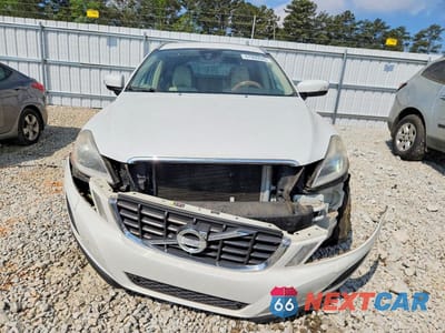 Piąte zdjęcie samochodu w środku: 2013 VOLVO XC60 3.2 VIN:YV4952DL3D2371248 - miniatura