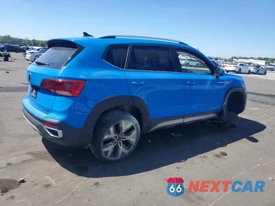 Trzecie zdjęcie samochodu z tyłu: 2022 VOLKSWAGEN TAOS SEL VIN:3VV2X7B24NM009818 - miniatura
