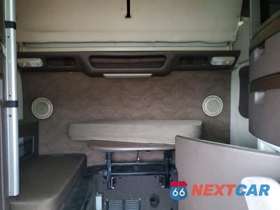 Zdjęcie 6 z 10 samochodu: 2016 VOLVO VNL SEMI TRUCK VIN:4V4NC9EH8GN932447 - miniatura