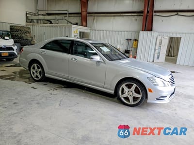 Czwarte zdjęcie samochodu z boku: 2010 MERCEDES-BENZ S 550 4MATIC VIN:WDDNG8GB1AA289754 - miniatura