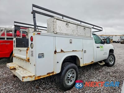 Trzecie zdjęcie samochodu z tyłu: 2012 CHEVROLET SILVERADO UTILITY / SERVICE TRUCK VIN:1GB0CVCG6CF115012 - miniatura