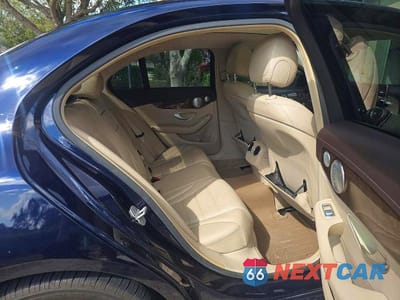 Zdjęcie 6 z 10 samochodu: 2015 MERCEDES-BENZ C 300 4MATIC VIN:55SWF4KB5FU014001 - miniatura