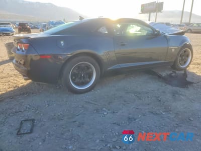 Trzecie zdjęcie samochodu z tyłu: 2013 CHEVROLET CAMARO LS VIN:2G1FA1E38D9124294 - miniatura