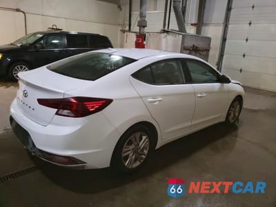 Trzecie zdjęcie samochodu z tyłu: 2020 HYUNDAI ELANTRA VALUE EDITION VIN:5NPD84LF6LH498553 - miniatura