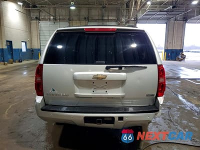 Zdjęcie 6 z 13 samochodu: 2011 CHEVROLET SUBURBAN K1500 LT VIN:1GNSKJE3XBR309170 - miniatura