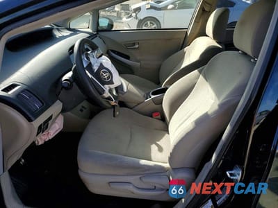 Zdjęcie 7 z 13 samochodu: 2013 TOYOTA PRIUS TWO VIN:JTDKN3DU1D0343480 - miniatura
