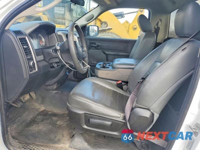 Zdjęcie 7 z 12 samochodu: 2017 RAM 1500 ST VIN:3C6JR6AG1HG586666 - miniatura