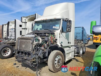 Drugie zdjęcie samochodu z przodu: 2022 VOLVO VNR - SEMI TRUCK VIN:4V4WC9EH7NN314635 - miniatura