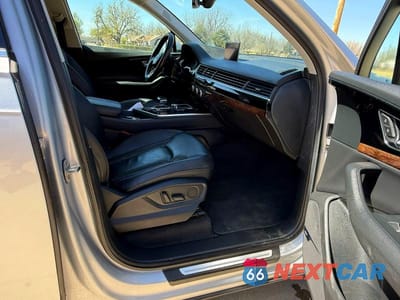 Piąte zdjęcie samochodu w środku: 2018 AUDI Q7 PREMIUM PLUS VIN:WA1LAAF72JD046552 - miniatura