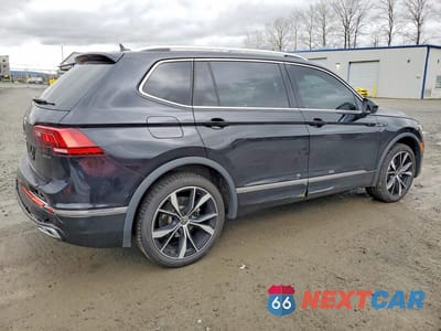 Trzecie zdjęcie samochodu z tyłu: 2024 VOLKSWAGEN TIGUAN SEL R-LINE BLACK VIN:3VV4B7AX9RM135764 - miniatura