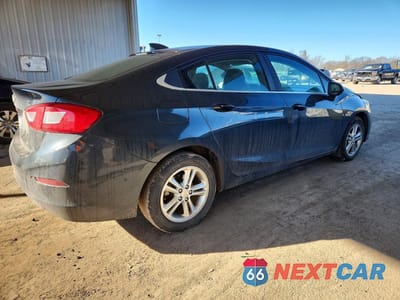 Trzecie zdjęcie samochodu z tyłu: 2018 CHEVROLET CRUZE LT VIN:1G1BE5SM1J7108409 - miniatura