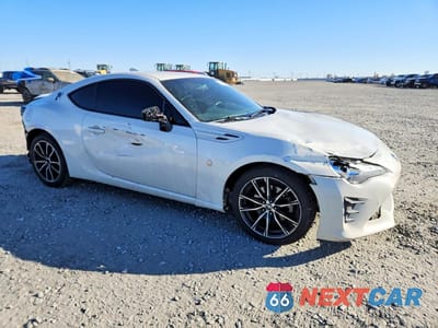 Czwarte zdjęcie samochodu z boku: 2017 TOYOTA 86 BASE VIN:JF1ZNAA10H8704370 - miniatura