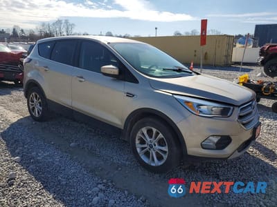 Czwarte zdjęcie samochodu z boku: 2017 FORD ESCAPE SE VIN:1FMCU0GD7HUB66056 - miniatura