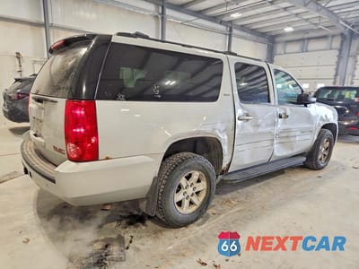 Trzecie zdjęcie samochodu z tyłu: 2010 GMC YUKON XL K1500 SLT VIN:1GKUKKE39AR124862 - miniatura