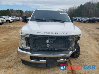 Piąte zdjęcie samochodu w środku: 2019 FORD F250 VIN:1FT7X2B68KEF21397 - miniatura