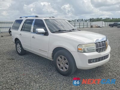 Czwarte zdjęcie samochodu z boku: 2013 LINCOLN NAVIGATOR VIN:5LMJJ2H55DEL02933 - miniatura