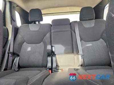 Zdjęcie 10 z 13 samochodu: 2016 JEEP CHEROKEE LATITUDE VIN:1C4PJMCB9GW144184 - miniatura