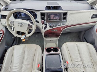 Zdjęcie 8 z 15 samochodu: 2012 TOYOTA SIENNA XLE 8-PASSENGER VIN:5TDYK3DCXCS244579 - miniatura