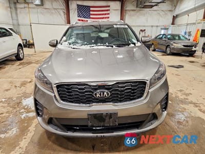 Piąte zdjęcie samochodu w środku: 2019 KIA SORENTO LX VIN:5XYPGDA39KG463374 - miniatura