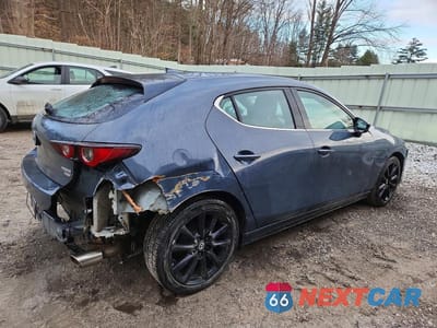 Trzecie zdjęcie samochodu z tyłu: 2022 MAZDA 3 VIN:JM1BPBJY2N1501946 - miniatura