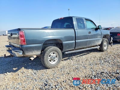 Trzecie zdjęcie samochodu z tyłu: 2003 CHEVROLET SILVERADO C2500 HEAVY DUTY VIN:1GCHC29G93E125365 - miniatura