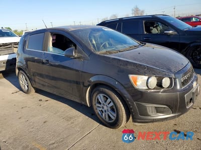 Czwarte zdjęcie samochodu z boku: 2014 CHEVROLET SONIC LT VIN:1G1JC6SH2E4217799 - miniatura