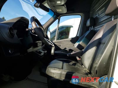 Zdjęcie 7 z 13 samochodu: 2019 MERCEDES BENZ SPRINTER 2500/3500 DELIVERY VAN VIN:WD3PF1CD6KP060886 - miniatura