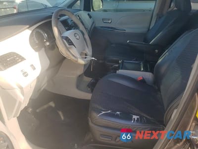 Zdjęcie 7 z 13 samochodu: 2011 TOYOTA SIENNA SPORT VIN:5TDXK3DC7BS095297 - miniatura