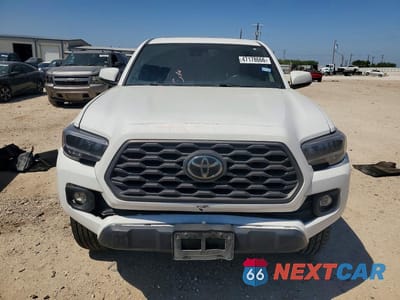 Piąte zdjęcie samochodu w środku: 2022 TOYOTA TACOMA TRD OFF-ROAD VIN:3TMCZ5AN5NM492586 - miniatura