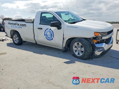 Czwarte zdjęcie samochodu z boku: 2021 CHEVROLET SILVERADO C1500 VIN:3GCNWAEFXMG464681 - miniatura