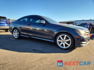 Czwarte zdjęcie samochodu z boku: 2013 MERCEDES-BENZ C 250 VIN:WDDGJ4HB6DF961770 - miniatura