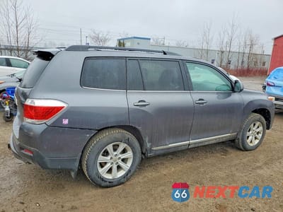 Trzecie zdjęcie samochodu z tyłu: 2012 TOYOTA HIGHLANDER BASE VIN:5TDBK3EH1CS106459 - miniatura