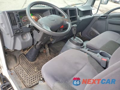 Zdjęcie 8 z 13 samochodu: 2014 ISUZU NPR BOX TRUCK VIN:JALB4W171E7400996 - miniatura