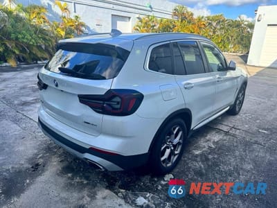 Czwarte zdjęcie samochodu z boku: 2022 BMW X3 XDRIVE3 WHITE VIN:5UX53DP03N9L09988 - miniatura