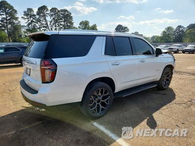 Trzecie zdjęcie samochodu z tyłu: 2023 CHEVROLET TAHOE C1500 HIGH COUNTRY VIN:1GNSCTKL7PR475070 - miniatura