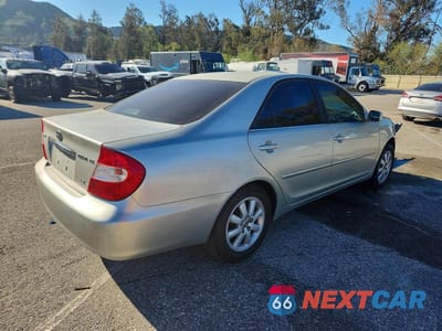 Trzecie zdjęcie samochodu z tyłu: 2004 TOYOTA CAMRY XLE V6 VIN:JTDBF32K740152595 - miniatura