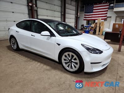 Czwarte zdjęcie samochodu z boku: 2022 TESLA MODEL 3 VIN:5YJ3E1EA5NF371380 - miniatura
