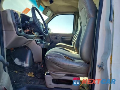 Zdjęcie 7 z 12 samochodu: 2000 GMC SAVANA CUTAWAY G3500 VIN:1GDGG31W6Y1181797 - miniatura