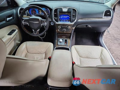Zdjęcie 8 z 12 samochodu: 2016 CHRYSLER 300C VIN:2C3CCAEG1GH128340 - miniatura