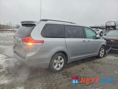 Trzecie zdjęcie samochodu z tyłu: 2011 TOYOTA SIENNA LE 8-PASSENGER VIN:5TDKK3DC0BS082000 - miniatura