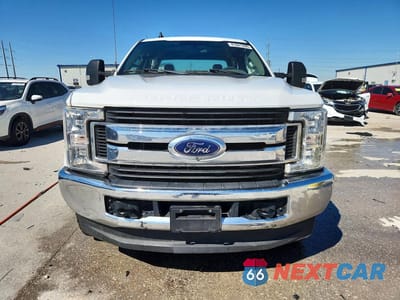 Piąte zdjęcie samochodu w środku: 2019 FORD F250 SUPER DUTY VIN:1FT7W2B63KEF01495 - miniatura