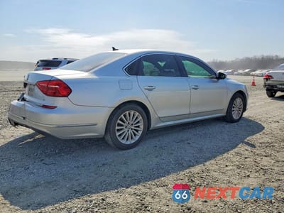 Trzecie zdjęcie samochodu z tyłu: 2016 VOLKSWAGEN PASSAT SE VIN:1VWBT7A39GC029083 - miniatura