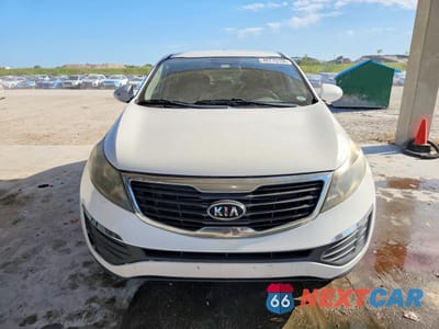 Piąte zdjęcie samochodu w środku: 2011 KIA SPORTAGE LX VIN:KNDPB3A2XB7080606 - miniatura