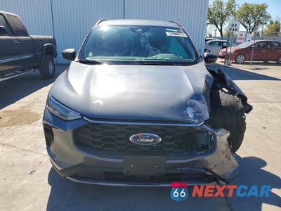 Piąte zdjęcie samochodu w środku: 2025 FORD ESCAPE ST LINE VIN:1FMCU9MN5SUA84559 - miniatura