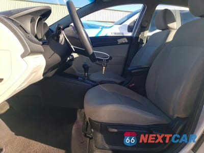 Zdjęcie 7 z 12 samochodu: 2010 KIA FORTE LX VIN:KNAFT4A25A5051844 - miniatura