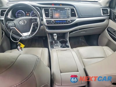Zdjęcie 8 z 12 samochodu: 2018 TOYOTA HIGHLANDER XLE VIN:5TDKZRFH3JS540778 - miniatura