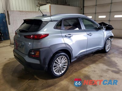 Trzecie zdjęcie samochodu z tyłu: 2021 HYUNDAI KONA SEL VIN:KM8K2CAA8MU655075 - miniatura
