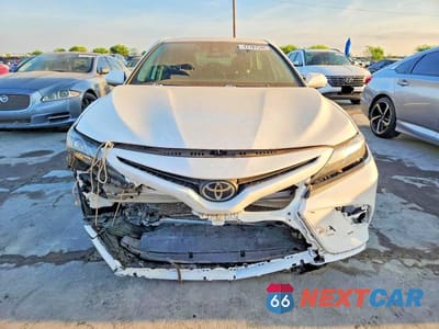 Piąte zdjęcie samochodu w środku: 2021 TOYOTA CAMRY SE VIN:4T1G11AK0MU545241 - miniatura